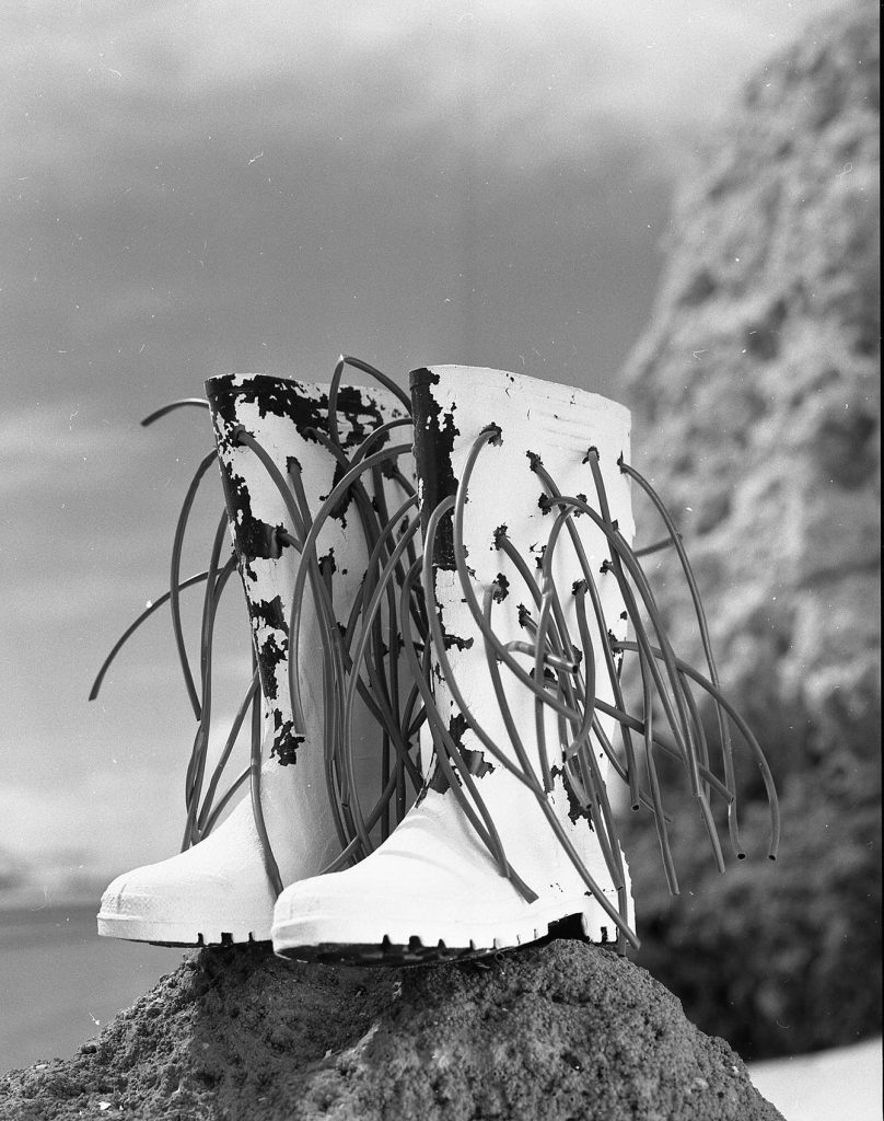 Exposição High tide. Low tide. The time and space in between de Jason McGlade e Ricardo Cruzes